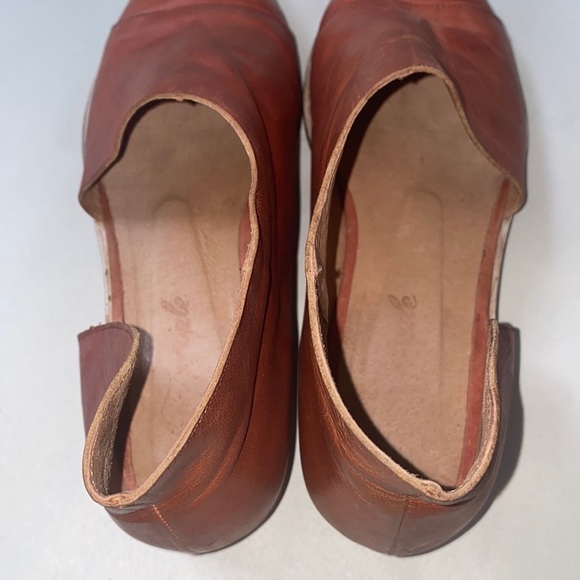 Free People Royale Flat in Whiskey **FITS LIKE 37/6.5*** but listed as size 39/9 - Picture 5 of 12